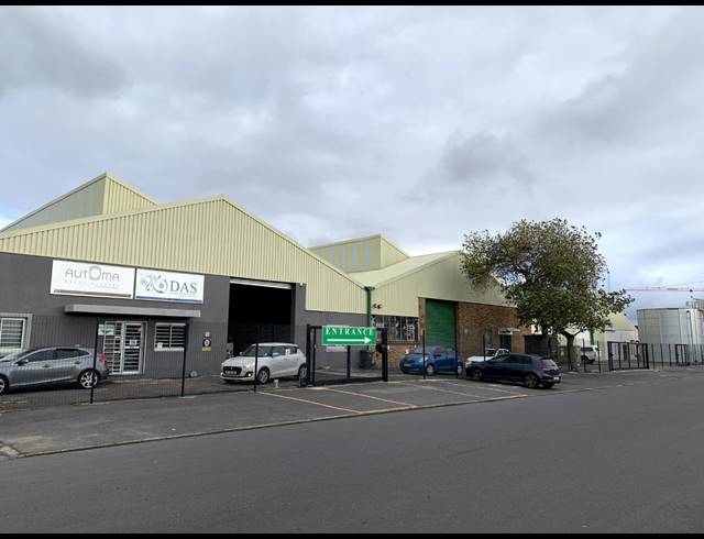 6,100M² FACTORY FOR SALE IN PAROW INDUSTRIAL